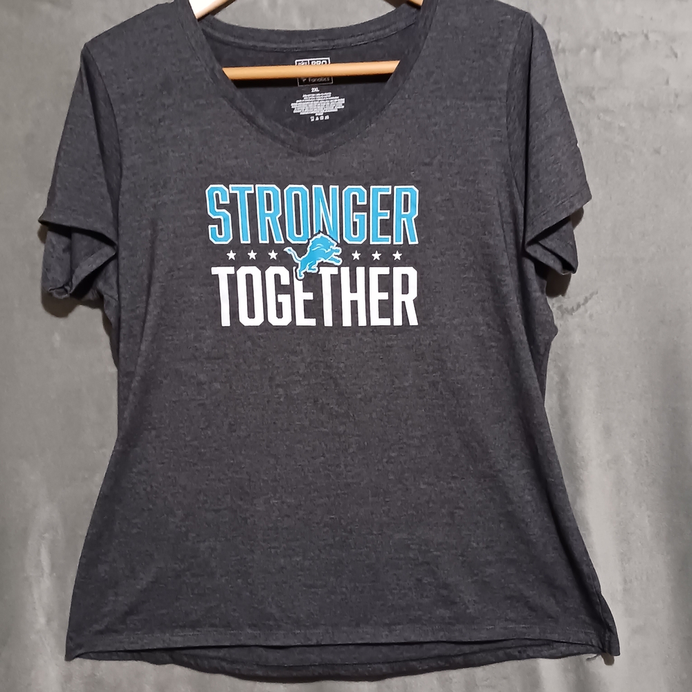 Detroit Lions Women's Size 2 XL V Neck T-shirt NFL Fanatics